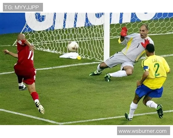 国足迎战巴西张远出战能否打破历史尴尬局面引发热议