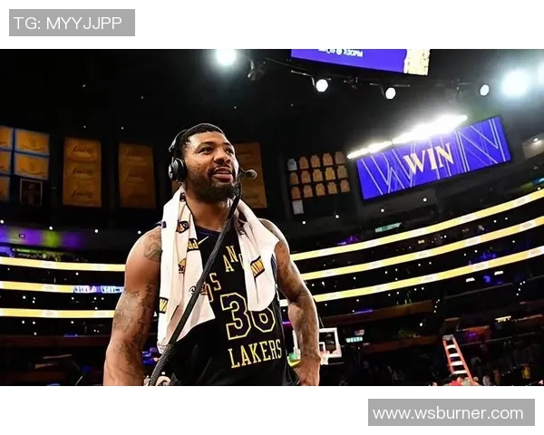 马库斯斯马特:篮球场上的防守大师与团队精神的象征 马库斯斯马特:篮球场上的防守大师与团队精神的象征