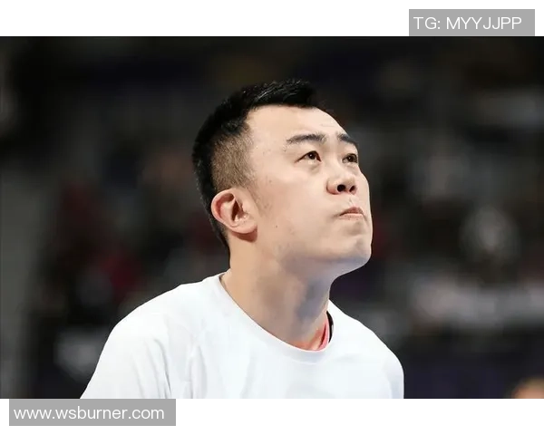 韩德君：从篮球新星到球队核心的成长之路与传奇故事