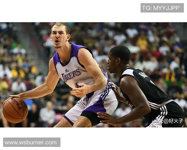 亚历克斯卡鲁索的篮球之路与职业生涯的辉煌成就分析