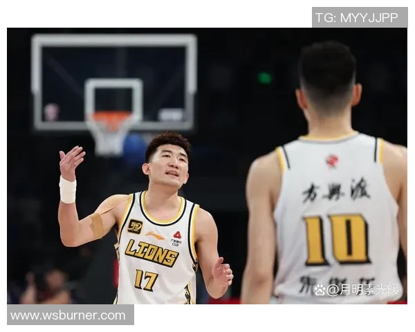 四川队与江苏队在CBA赛场的激烈对决引发球迷热议精彩瞬间回顾 四川队与江苏队在CBA赛场的激烈对决引发球迷热议精彩瞬间回顾