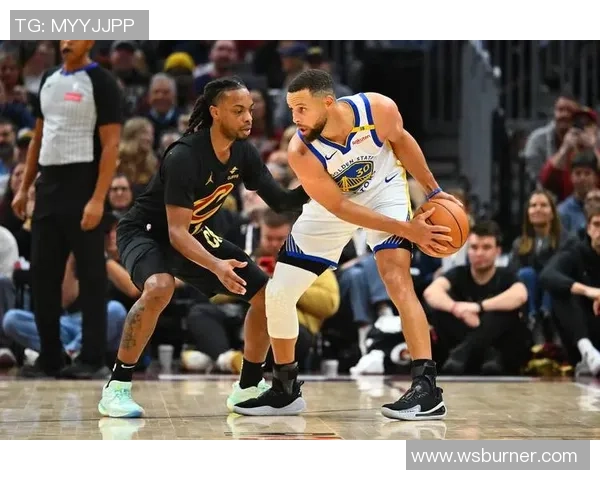 骑士在紧张对决中以微弱优势战胜勇士成功夺得胜利